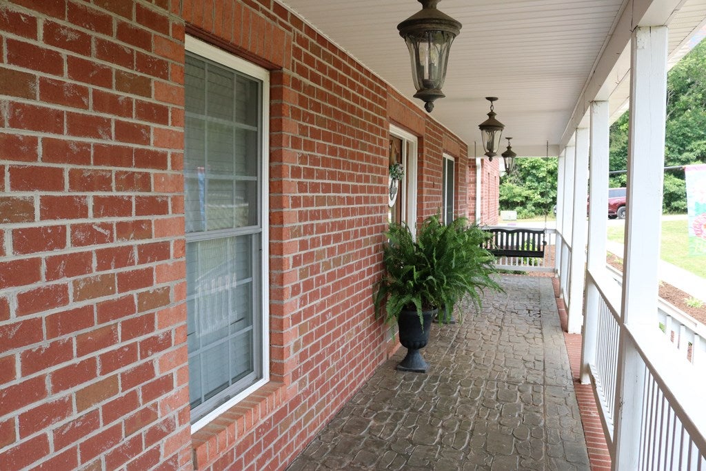 949 Midland Road Wingina, VA 24599 - Photo 4 of 40 Gallery Image 4
