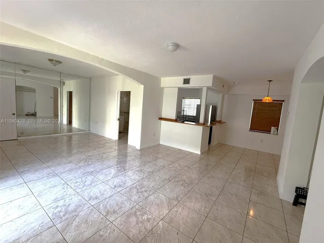 $1,550 | 1207 Marseille Drive, Unit 29, Miami Beach, FL 33141