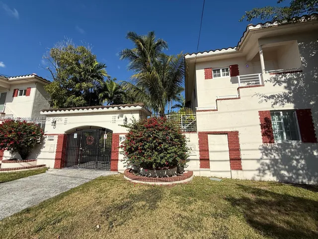 $1,550 | 1207 Marseille Drive, Unit 29, Miami Beach, FL 33141