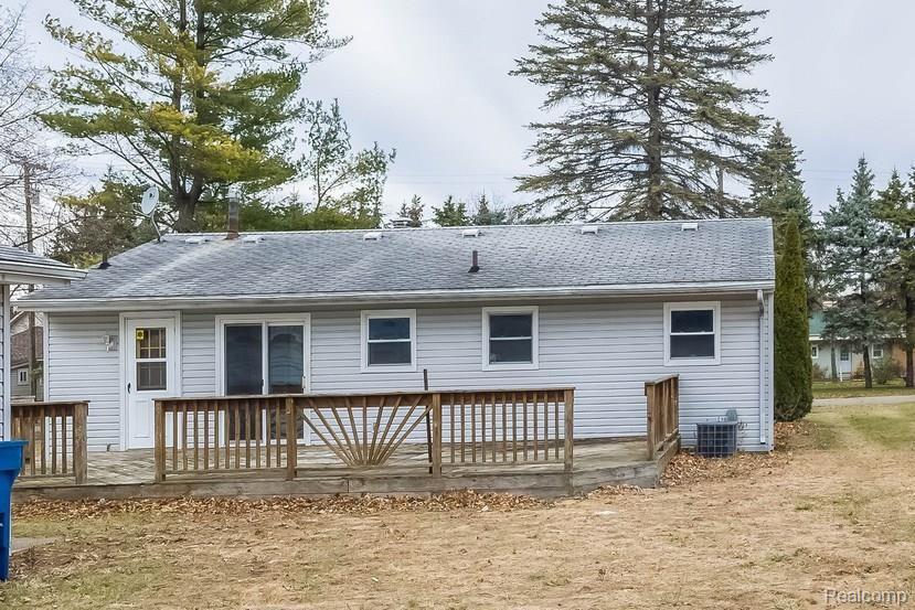 399 Kent Street Carleton, MI 48117 - Photo 4 of 24