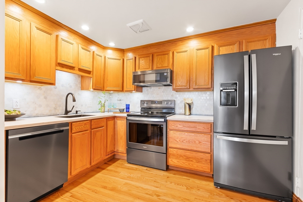 14 Riverside Street, Unit 31 Watertown, MA 02472 - Photo 8 of 25 Gallery Image 8