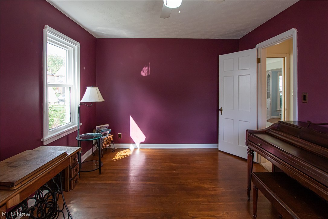 1571 Felton Road Cleveland, OH 44121 - Photo 15 of 34