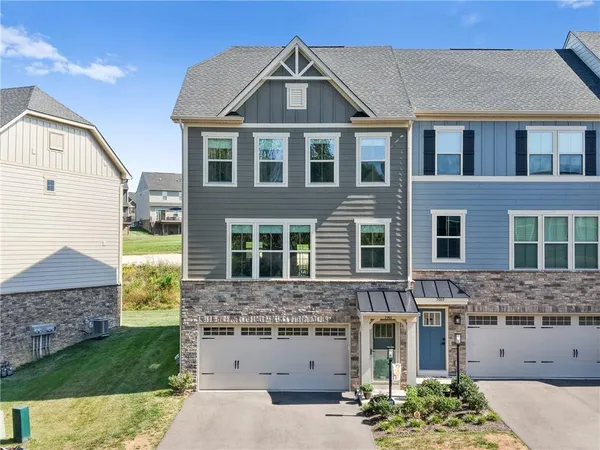 $389,900 | 5001 Lampl Lane, Jeannette, PA 15644