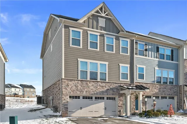 $389,900 | 5001 Lampl Lane, Jeannette, PA 15644