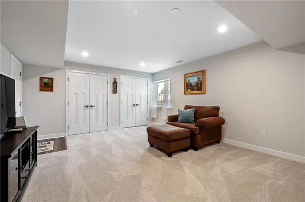 $389,900 | 5001 Lampl Lane, Jeannette, PA 15644