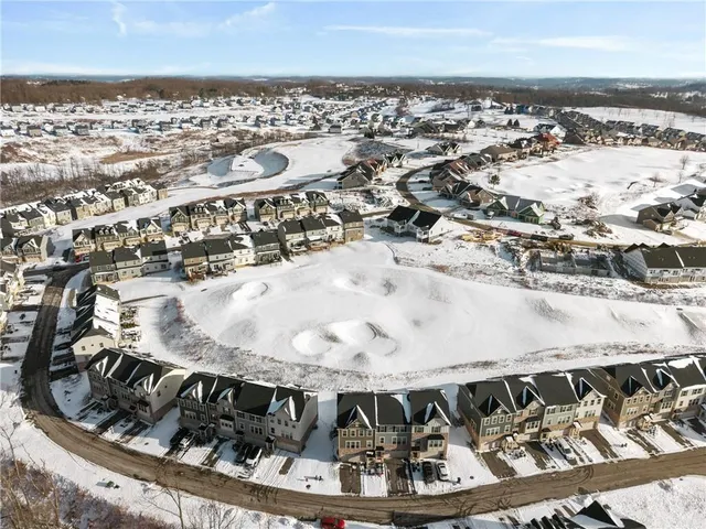 $389,900 | 5001 Lampl Lane, Jeannette, PA 15644