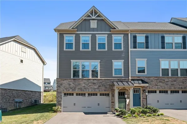 $389,900 | 5001 Lampl Lane, Jeannette, PA 15644