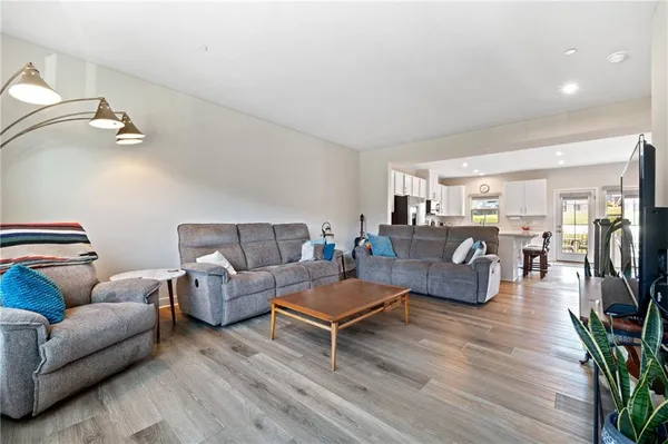 $389,900 | 5001 Lampl Lane, Jeannette, PA 15644