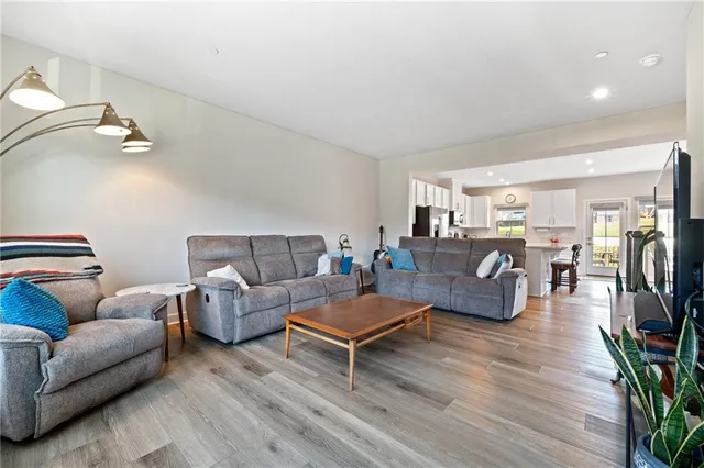 $389,900 | 5001 Lampl Lane, Jeannette, PA 15644