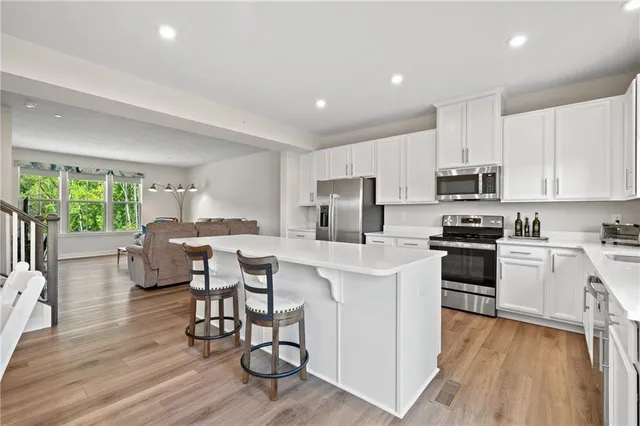 $389,900 | 5001 Lampl Lane, Jeannette, PA 15644