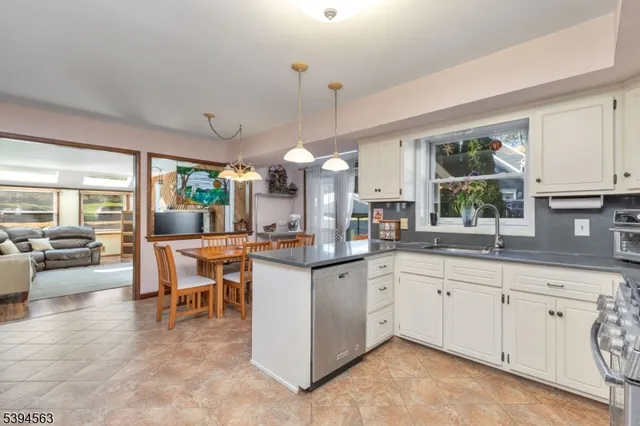 $780,000 | 16 Dartmouth Road, Annandale, NJ 08801