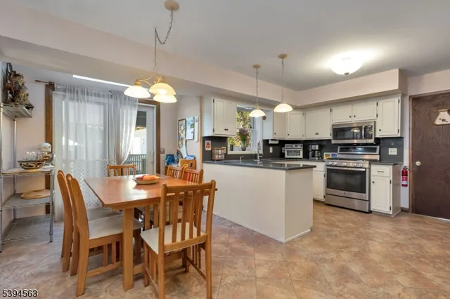 $780,000 | 16 Dartmouth Road, Annandale, NJ 08801