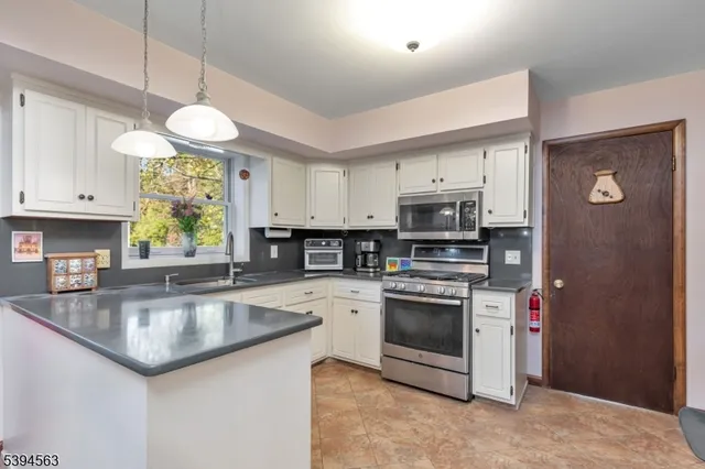 $780,000 | 16 Dartmouth Road, Annandale, NJ 08801