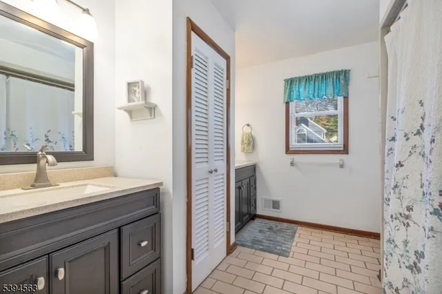 $780,000 | 16 Dartmouth Road, Annandale, NJ 08801