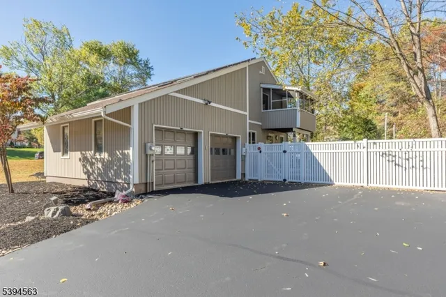 $780,000 | 16 Dartmouth Road, Annandale, NJ 08801