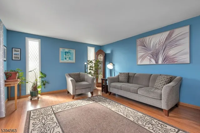 $780,000 | 16 Dartmouth Road, Annandale, NJ 08801