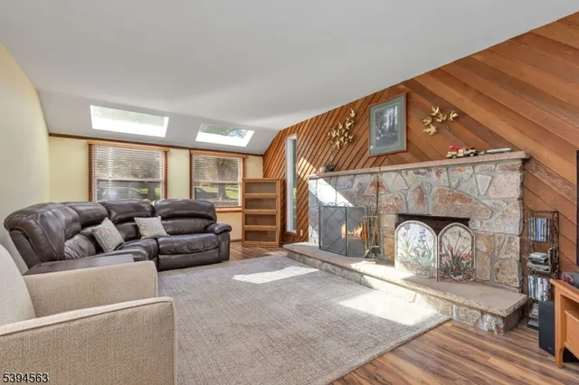 $780,000 | 16 Dartmouth Road, Annandale, NJ 08801