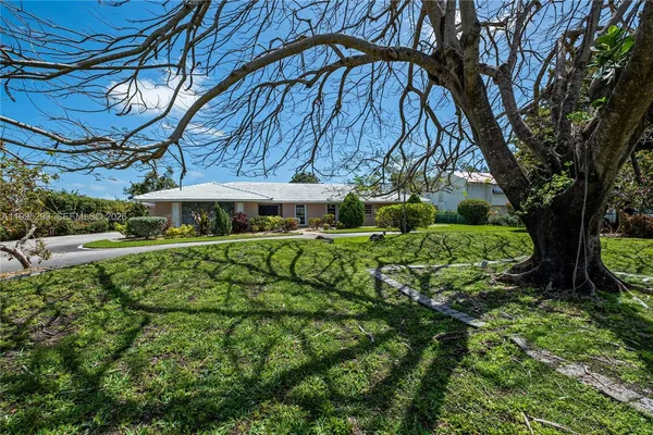 $3,890,000 | 14021 Southwest 97th Avenue, Miami, FL 33176