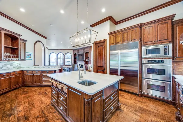a kitchen that has a lot of cabinets in it