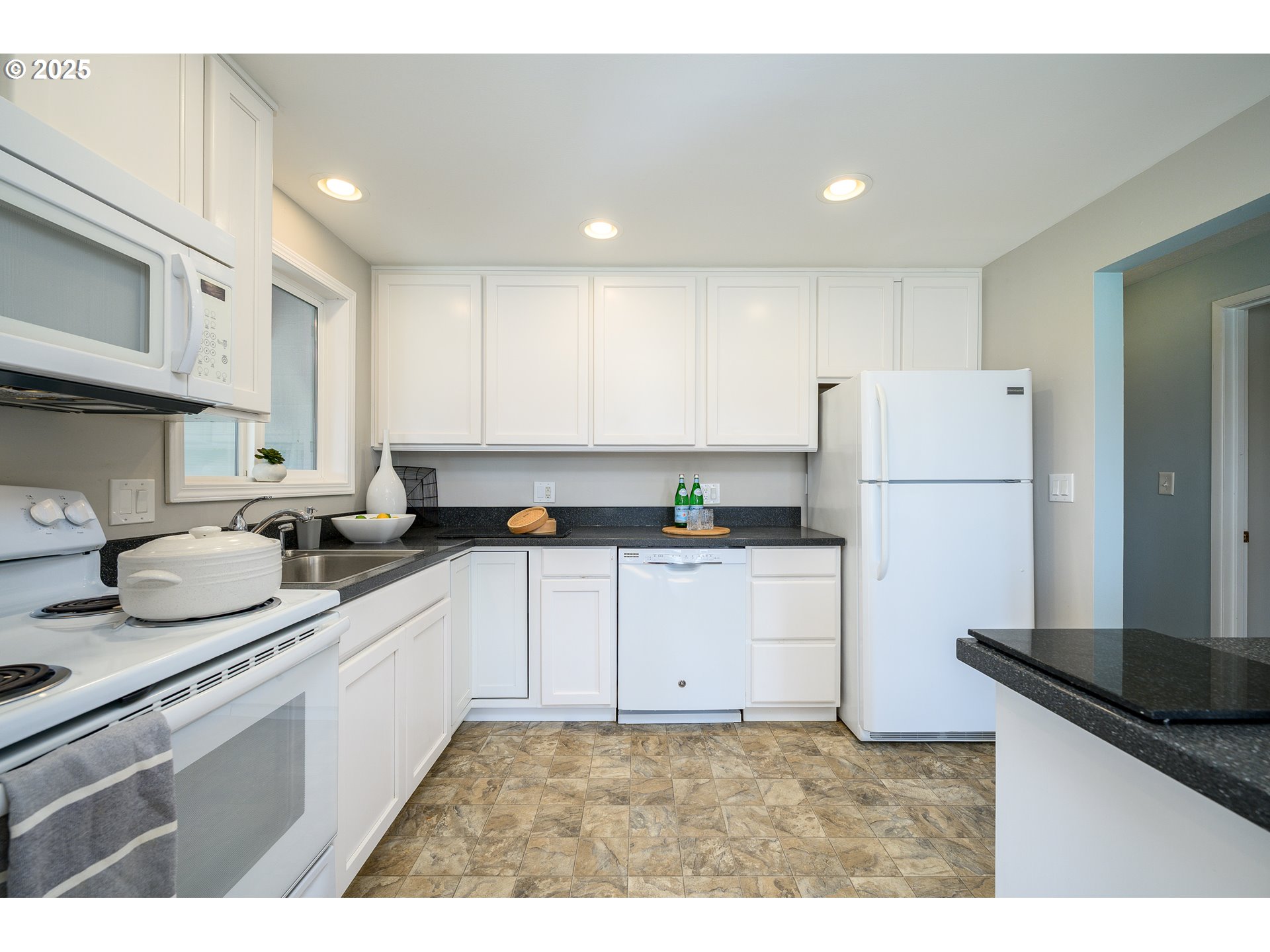 1619 Thompson Road Woodburn, OR 97071 - Photo 17 of 37 Gallery Image 17