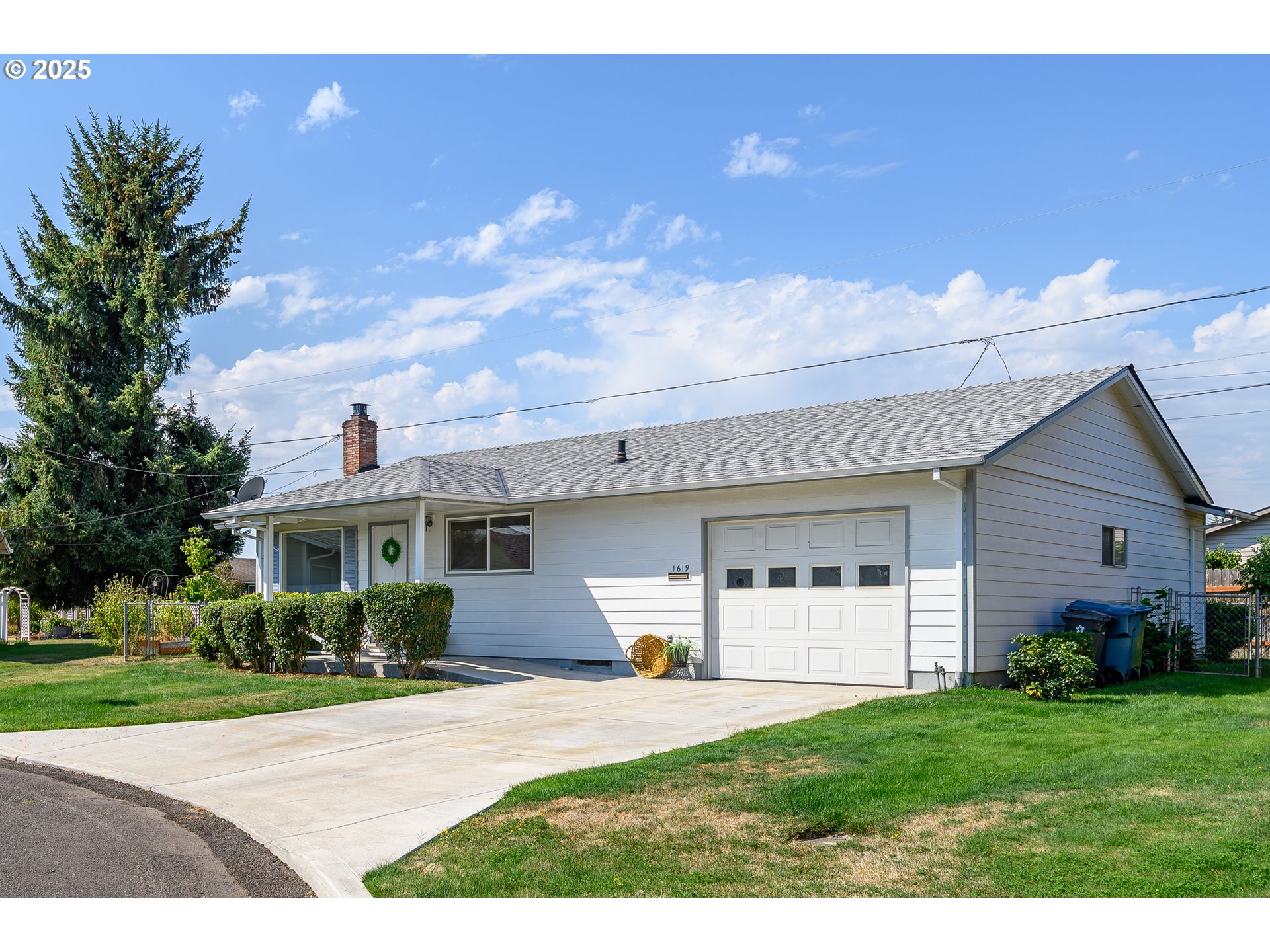 1619 Thompson Road Woodburn, OR 97071 - Photo 2 of 37 Gallery Image 2