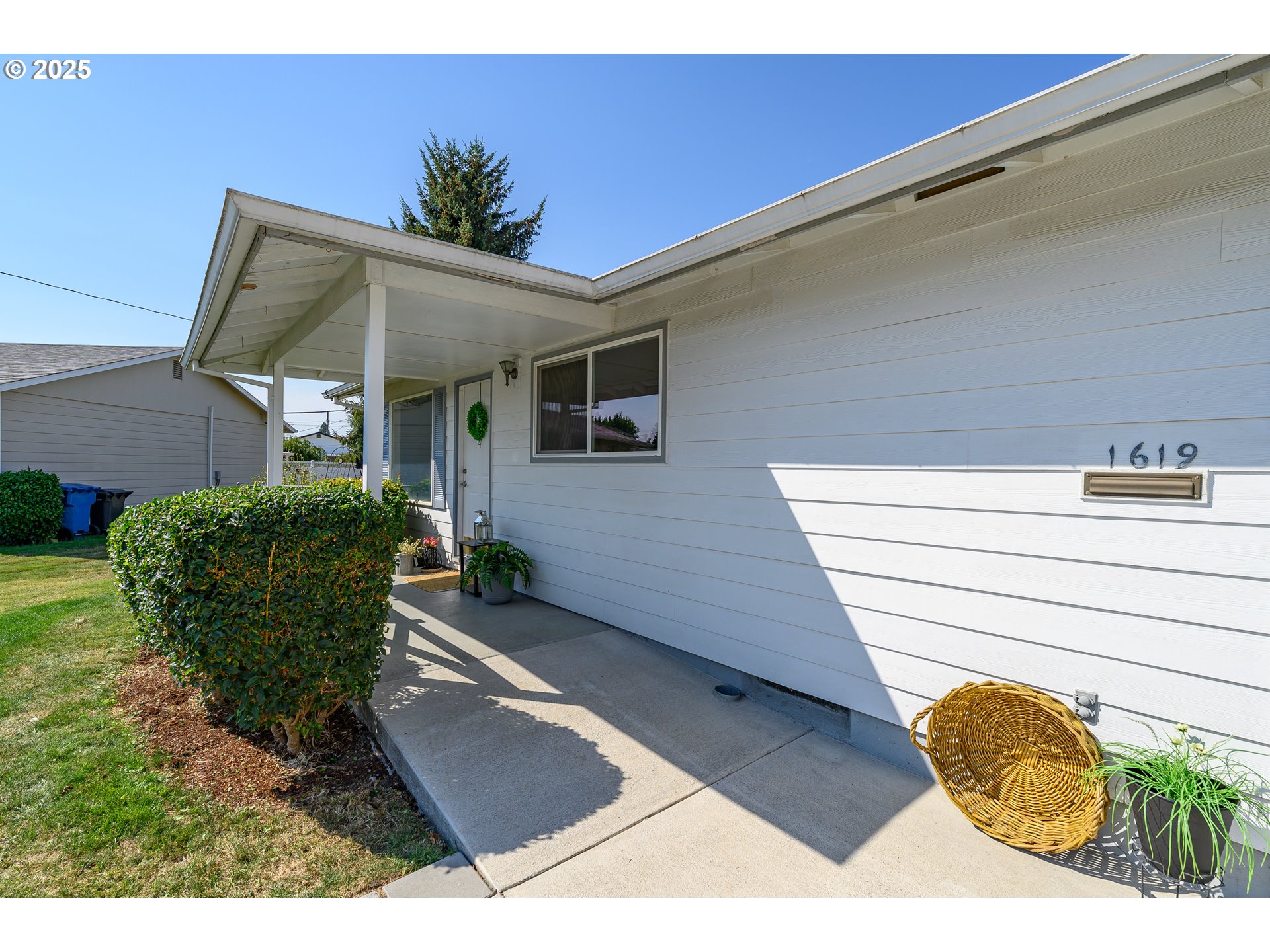 1619 Thompson Road Woodburn, OR 97071 - Photo 3 of 37 Gallery Image 3