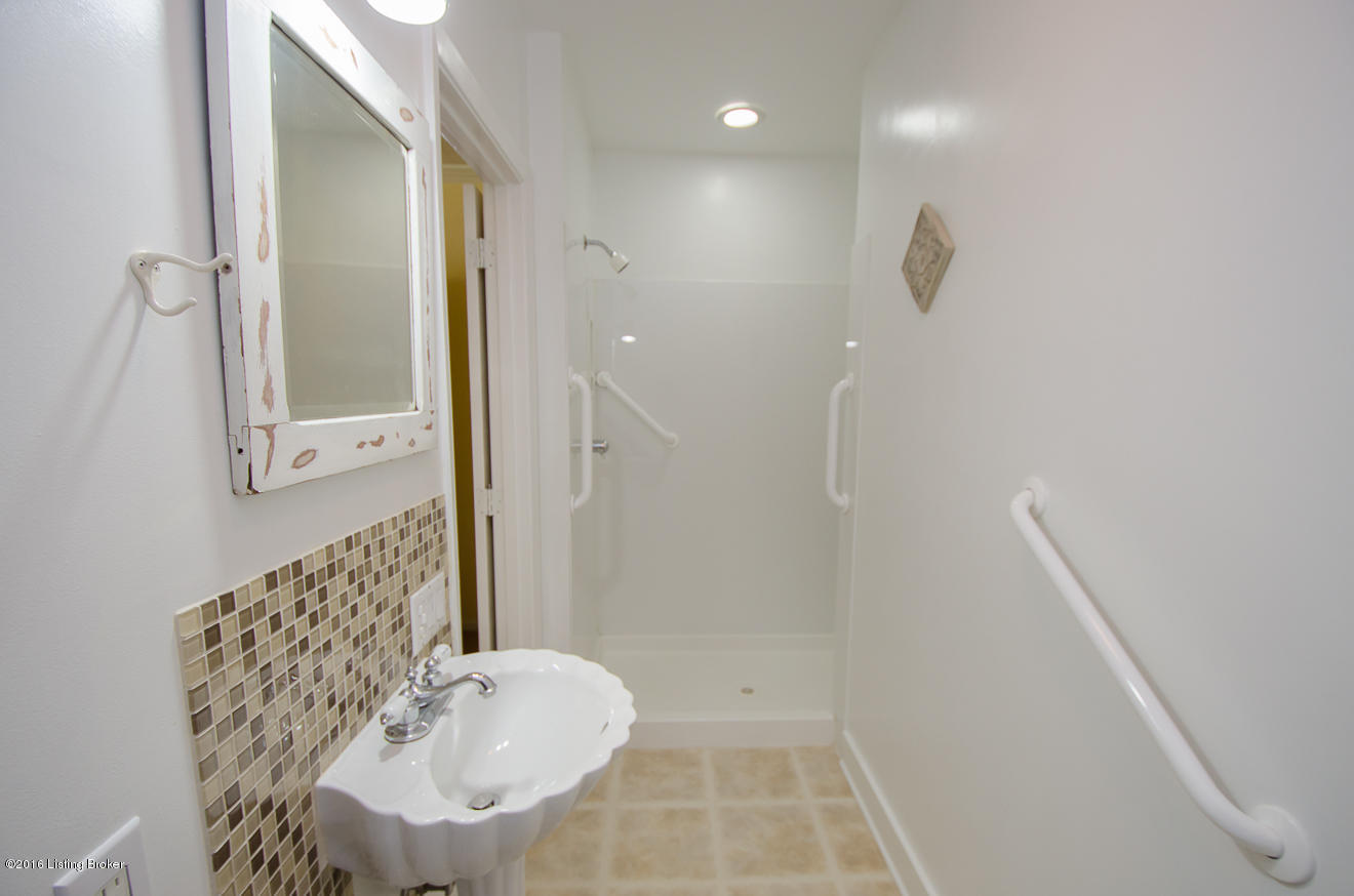 4247 Middlebrook Road Louisville, KY 40207 - Photo 22 of 49 Bedroom 1 Bath