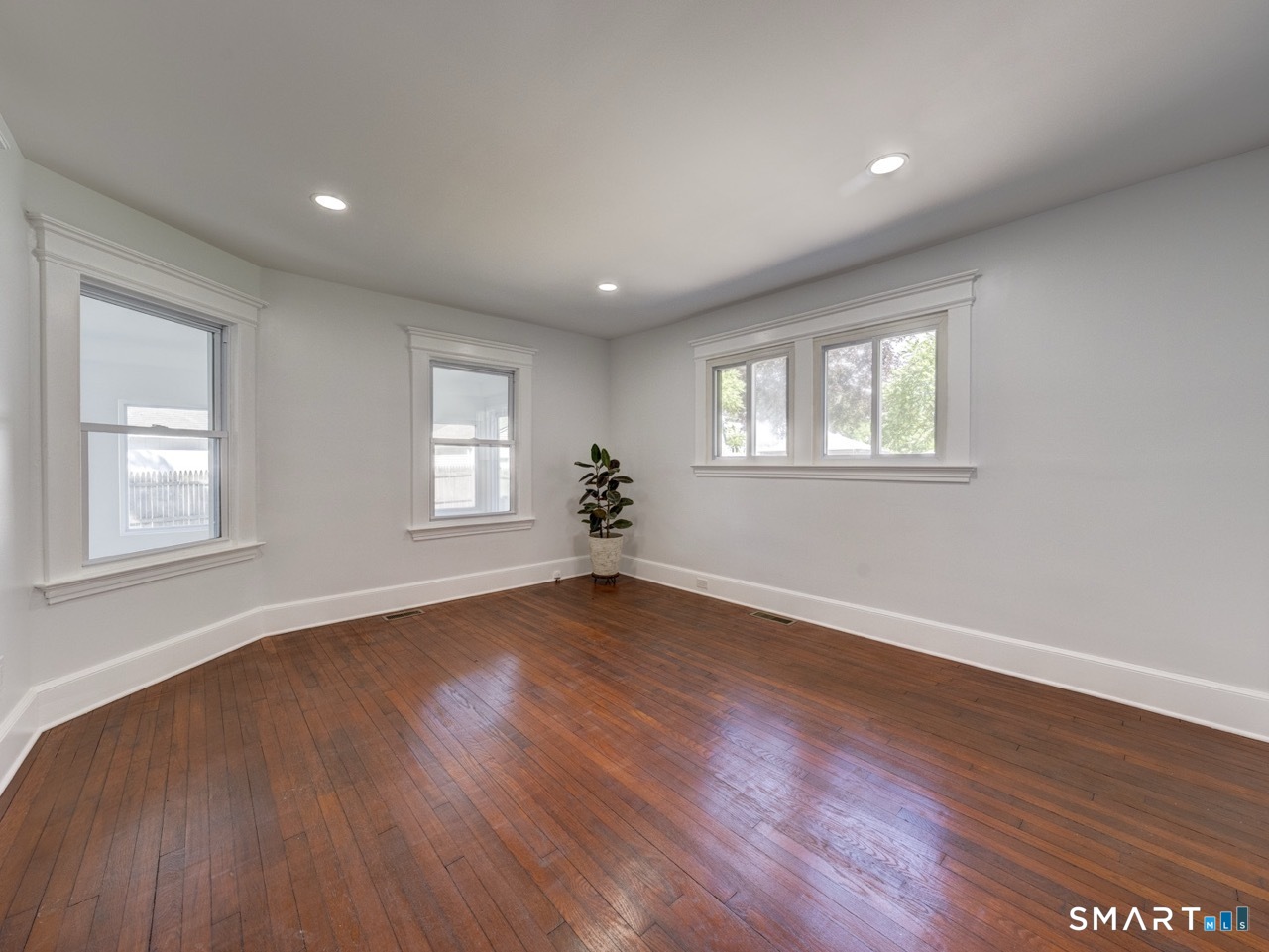 16 Shoreham Road New Haven, CT 06512 - Photo 14 of 40