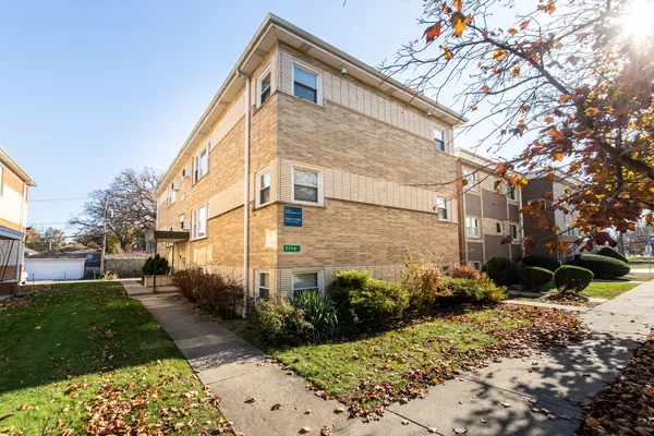 $190,000 | 2245 Des Plaines Avenue, Unit A, North Riverside, IL 60546