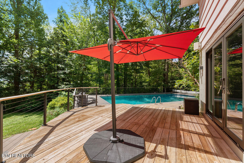 853 West Outer Drive Oak Ridge, TN 37830 - Photo 30 of 59 Access to Back Deck from Primary Bedroom