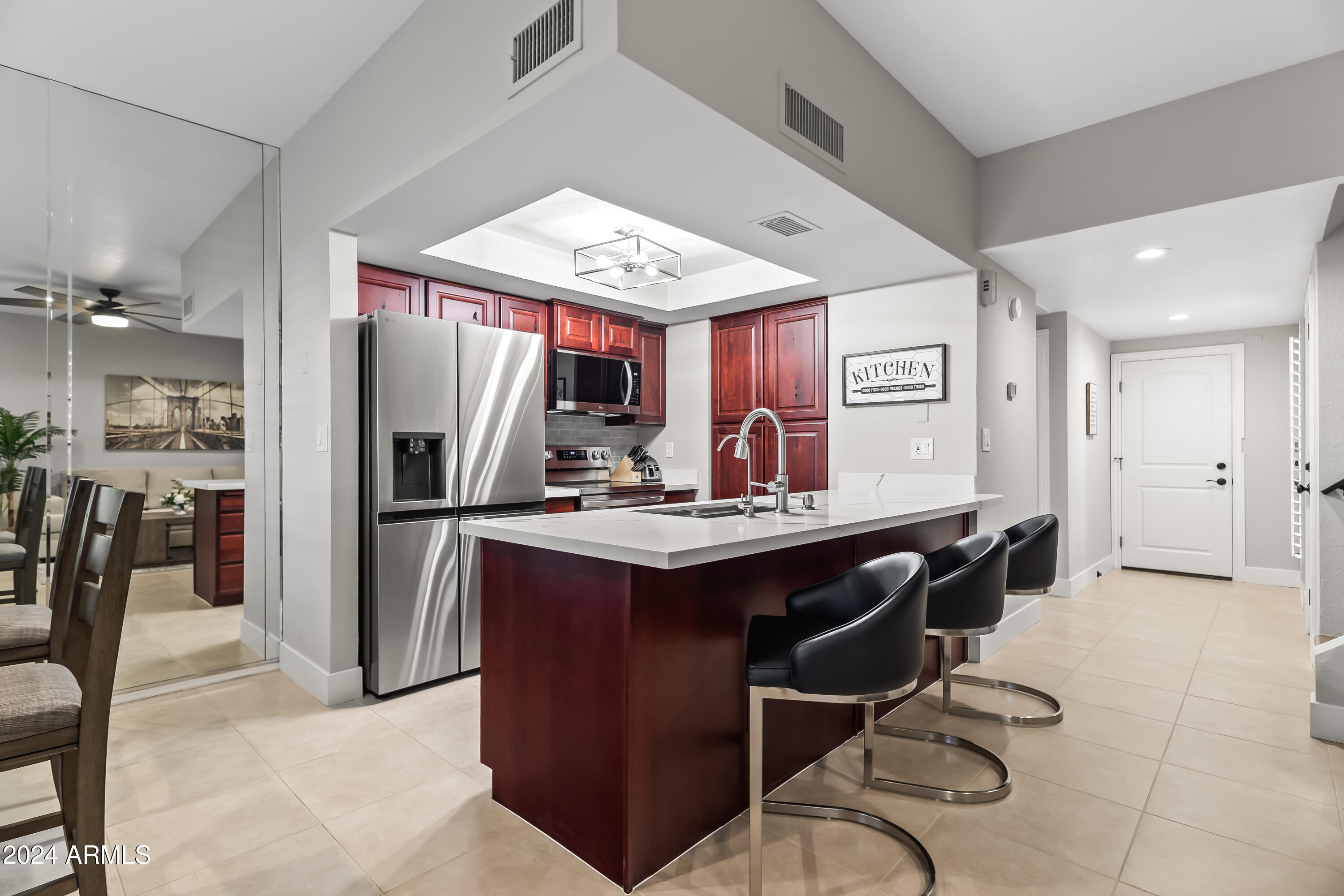 9705 East Mountain View Road, Unit 1038 Scottsdale, AZ 85258 - Photo 4 of 31 KITCHEN - BREAKFAST BAR
