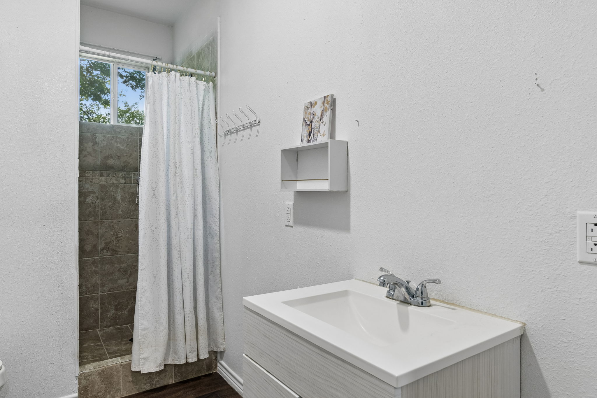 810 Lamar Street Luling, TX 78648 - Photo 14 of 21 a bathroom with a sink and mirror