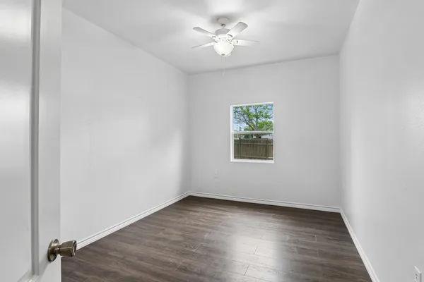 $250,000 | 810 Lamar Street, Luling, TX 78648