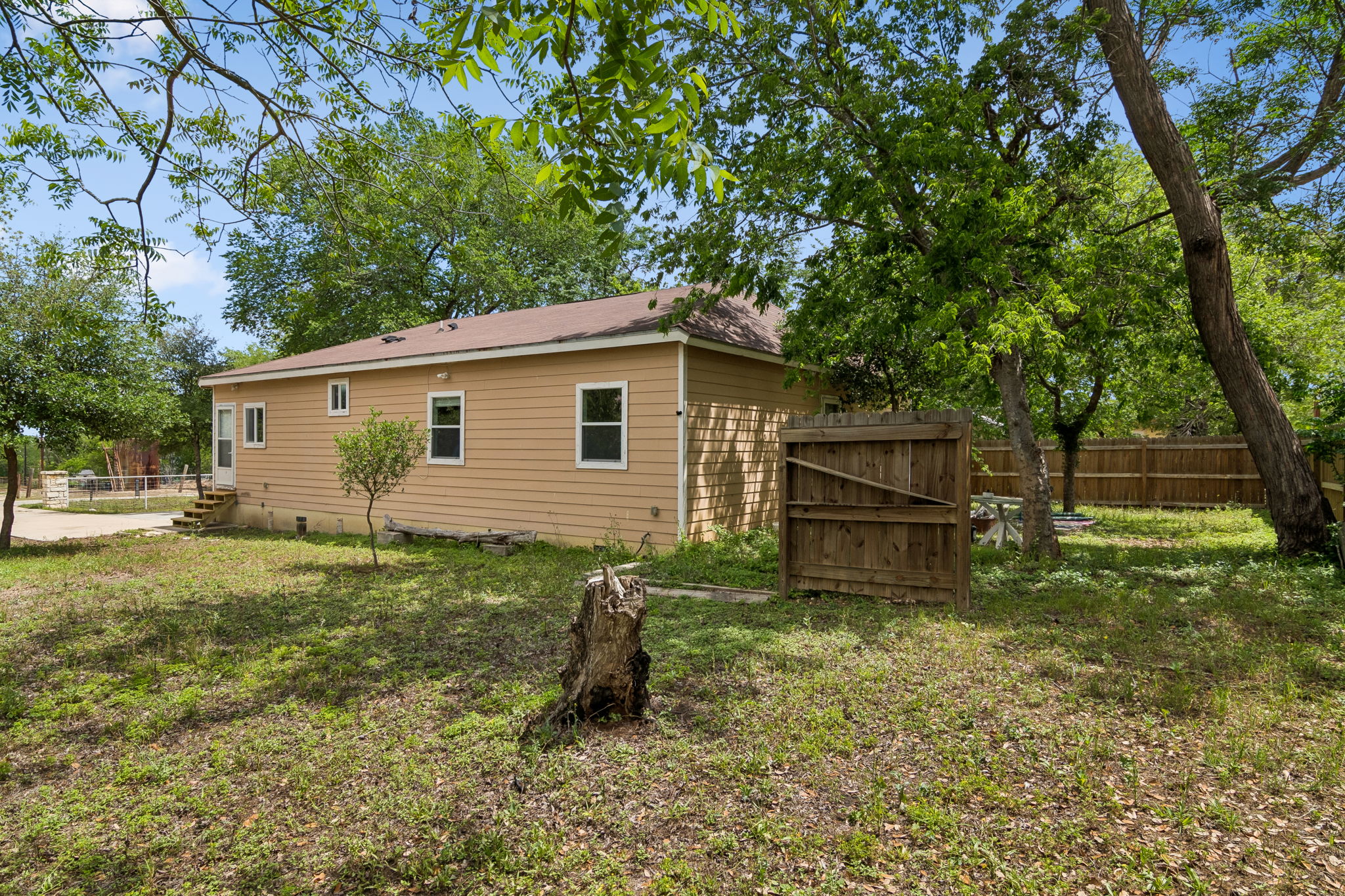 810 Lamar Street Luling, TX 78648 - Photo 20 of 21 a backyard of a house with barbeque oven