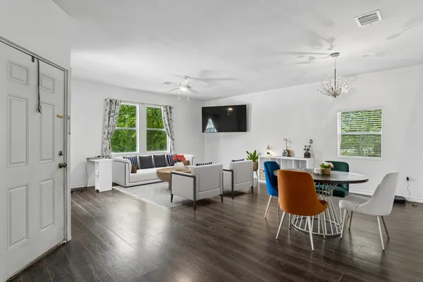 $250,000 | 810 Lamar Street, Luling, TX 78648