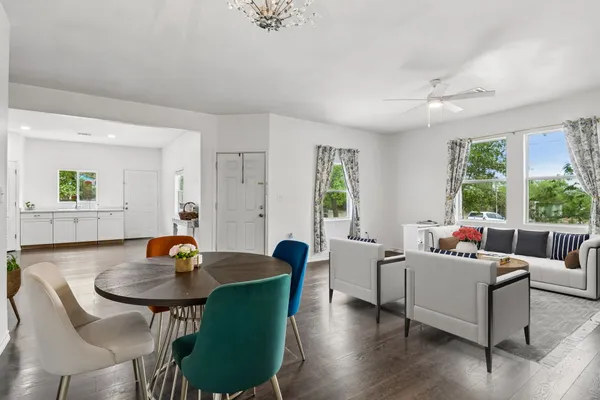 $250,000 | 810 Lamar Street, Luling, TX 78648