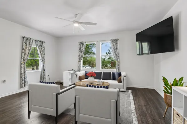 $250,000 | 810 Lamar Street, Luling, TX 78648