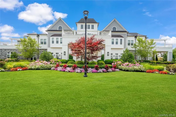$1,599,000 | 55201 Spruce Pond Circle, Plainview, NY 11803