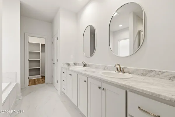 $285,600 | 111 Lilian Lane, Maurice, LA 70555