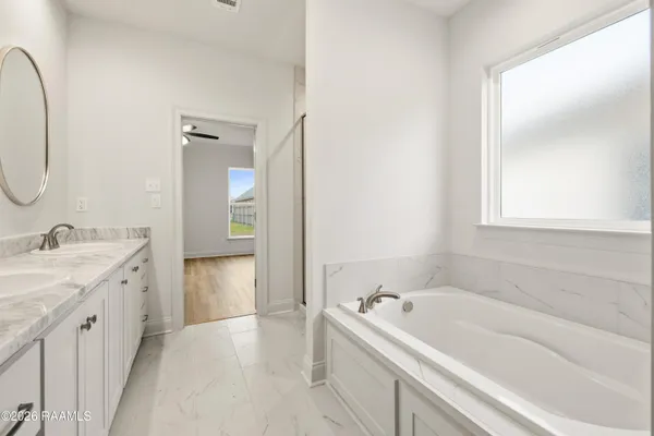 $285,600 | 111 Lilian Lane, Maurice, LA 70555