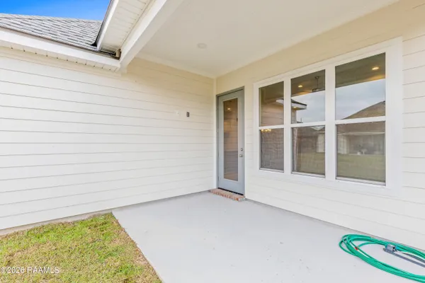 $285,600 | 111 Lilian Lane, Maurice, LA 70555