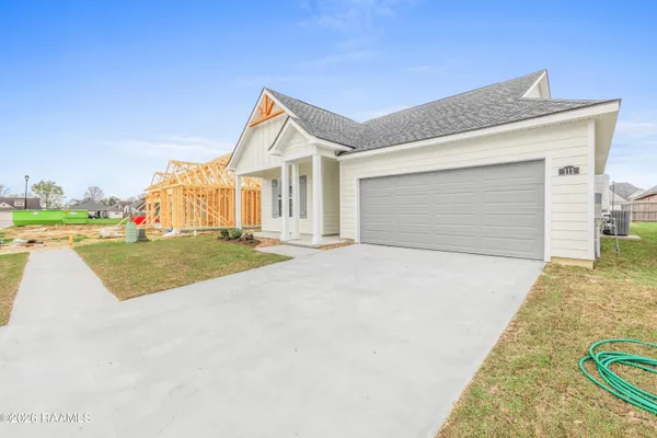 $285,600 | 111 Lilian Lane, Maurice, LA 70555