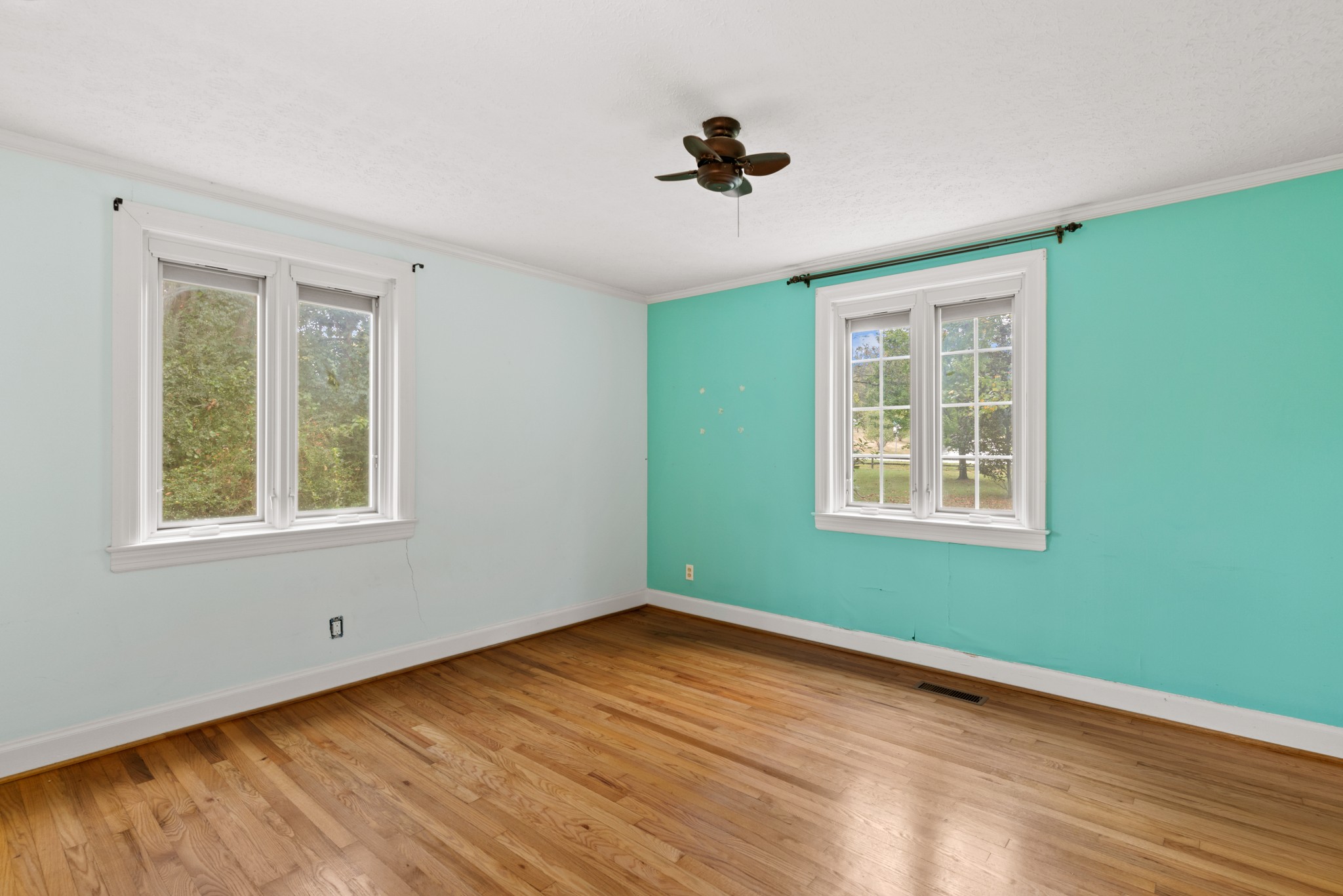 6325 Robin Hill Road Nashville, TN 37205 - Photo 24 of 47 1 of 3 bedrooms. the hallway to the right of the foyer leads to all 3 bedrooms on the right side of the home. Along with all 3 bathrooms.