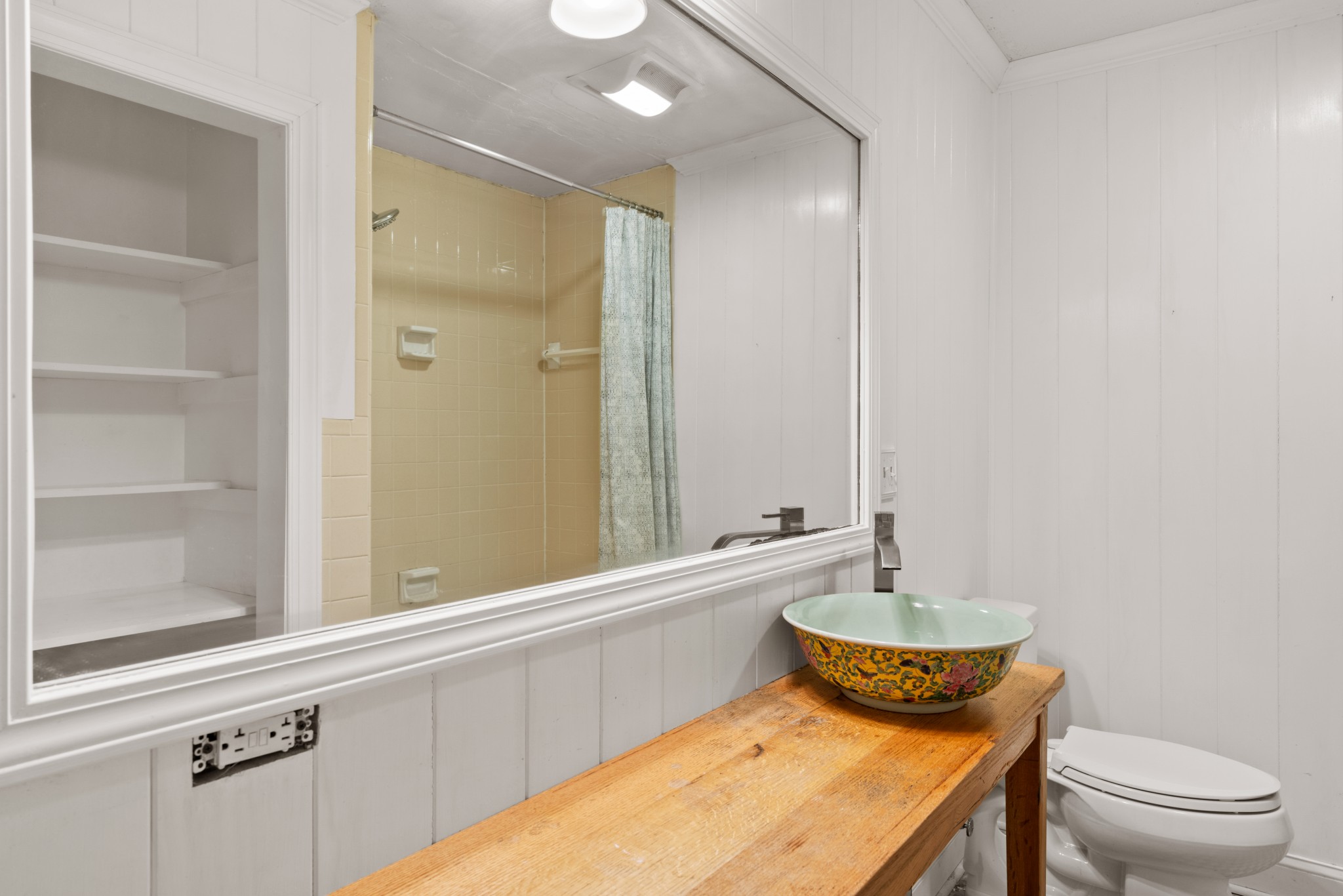 6325 Robin Hill Road Nashville, TN 37205 - Photo 26 of 47 hallways full bath with tiled shower tub combo