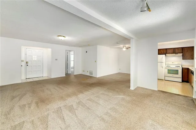 $118,500 | 7402 West 102nd Court, Overland Park, KS 66212