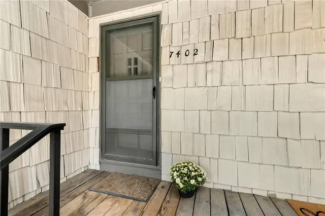 $118,500 | 7402 West 102nd Court, Overland Park, KS 66212