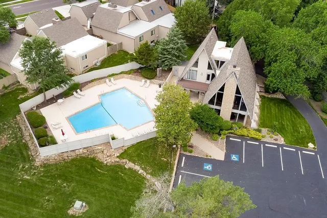 $118,500 | 7402 West 102nd Court, Overland Park, KS 66212