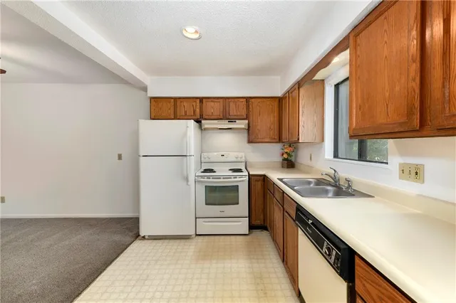 $118,500 | 7402 West 102nd Court, Overland Park, KS 66212