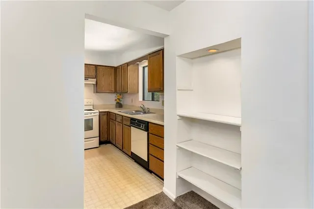 $118,500 | 7402 West 102nd Court, Overland Park, KS 66212