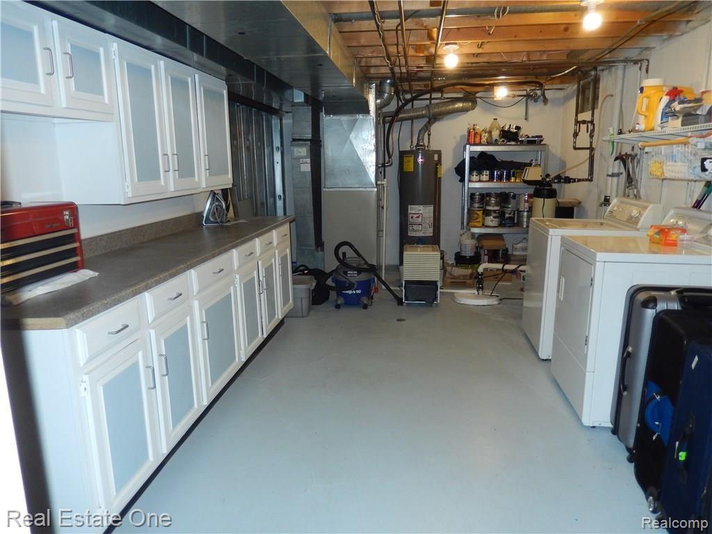 4385 Highfield Road Waterford, MI 48329 - Photo 29 of 35 laundry.JPG